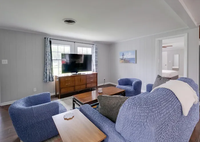 Fish, Relax & Enjoy Lake Views: Colonial Beach Gem