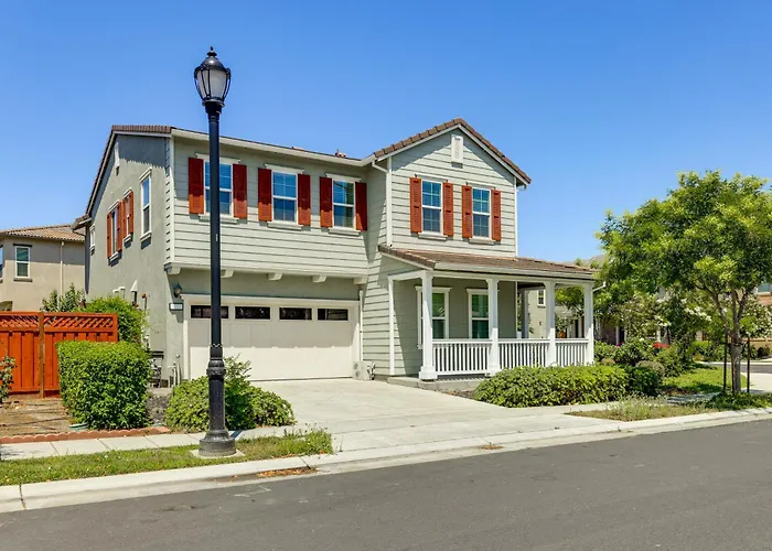 Walk To Parks: Mountain House Retreat W/ Patio!