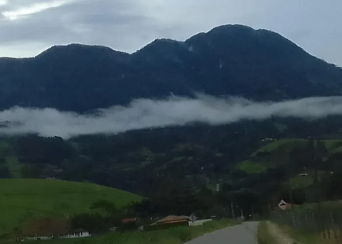 Chalé Sol e Brisa com banheira de imersão e vista para montanhas