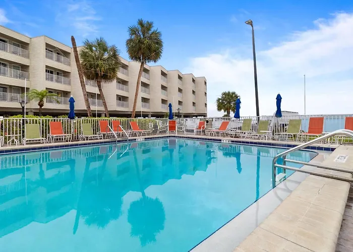 Reduced Fall And Winter Rates! Enjoy Sunsets From Your Balcony Or The Heated Pool!