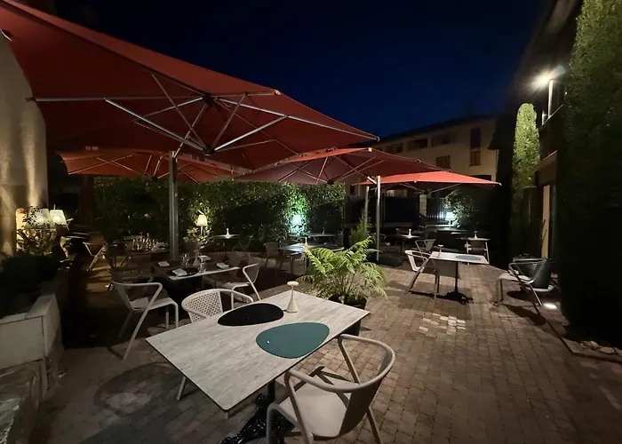 Le Victor Hugo - Hotel Et Restaurant - Logis Hotels