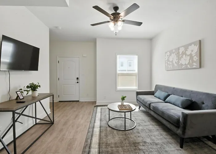 Arte Luxury Townhomes O5 I Comfy 2 Bed 25 Bath