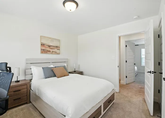 Arte Luxury Townhomes B1 I Comfy 2 Bed 25 Bath