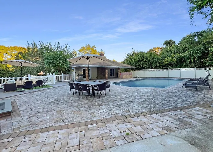 Southampton 4Br Pool, Game Room