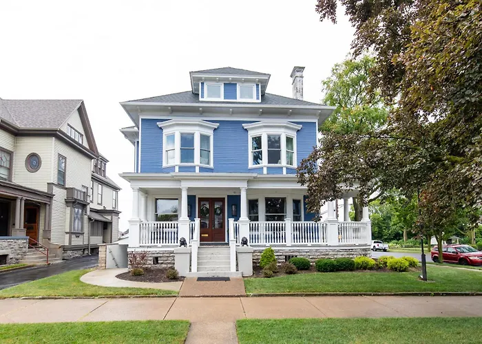 Boutique Style Condo Near Downtown Waterfront