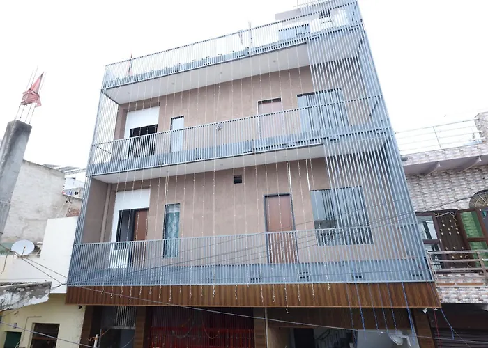 Hotel Shri Balaji Dham, Family Room Near Mathura Railway Station