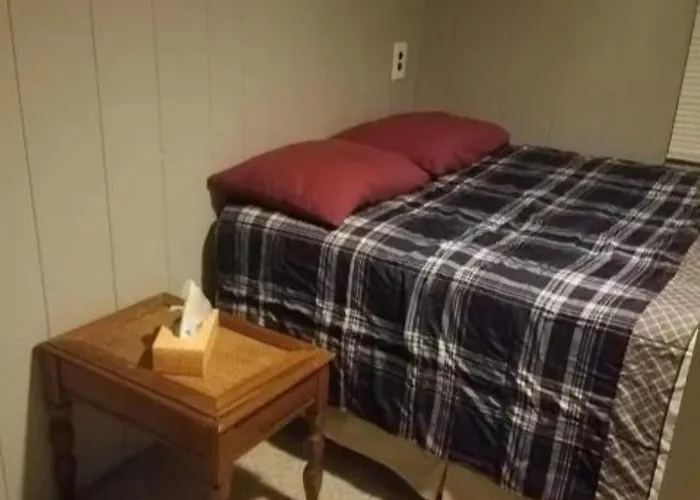Lyman'S Cozy Lakefront Cottage
