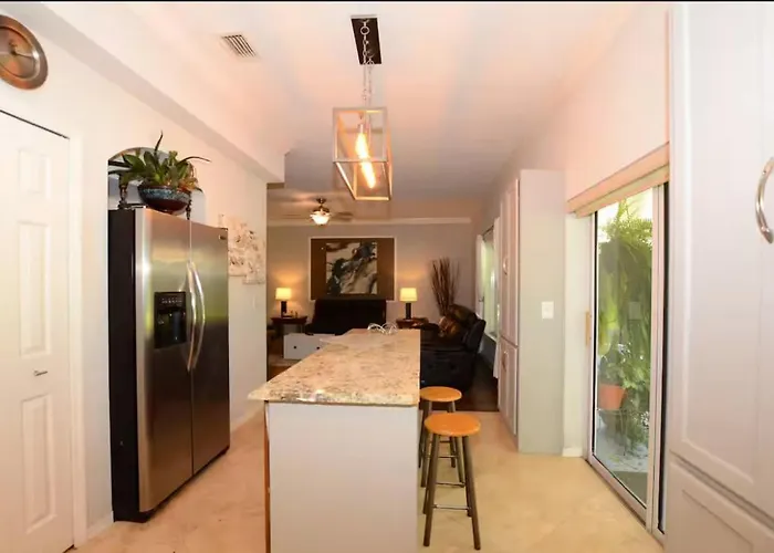 Spacious Home In Tampa Area & Wesley Chapel