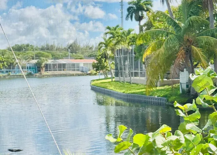 4Bdrm Waterfront Salt Water Pool Home With Outdoor Theater Game Rm Make Up Vanities In Every Room Perfect For Game Days And Concerts Trips To Miami Hard Rock Stadium And Hotel 15 Mins Away