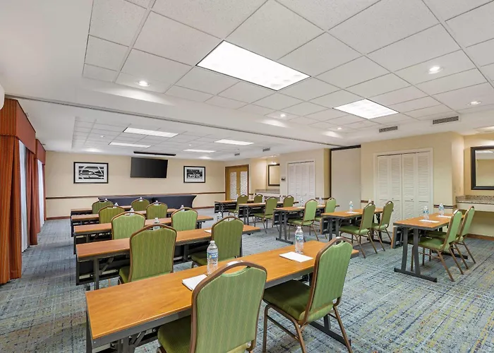 Country Inn & Suites By Radisson, Des Moines West, Ia