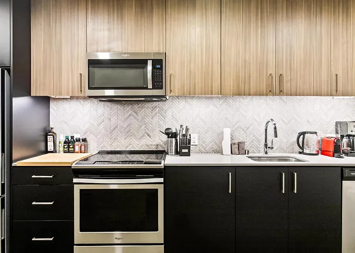 Posh Lofty Pad In Central Redmond - 92 Walkscore!