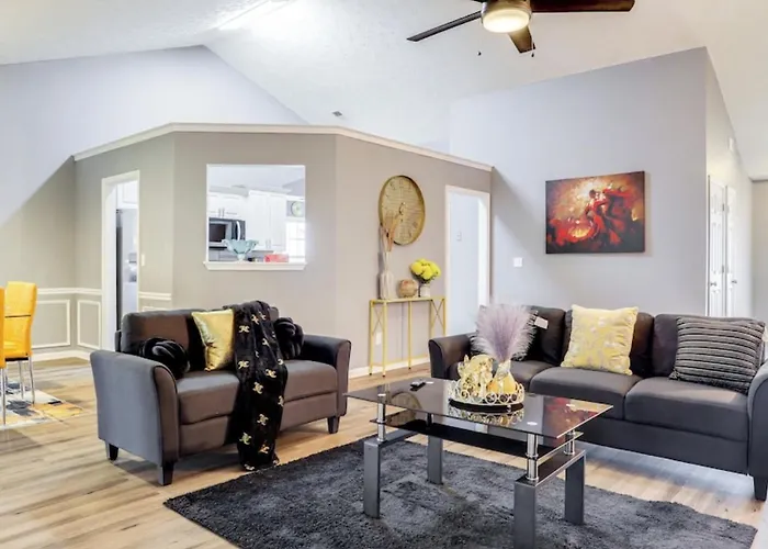 Stylish Retreat In Lawrenceville