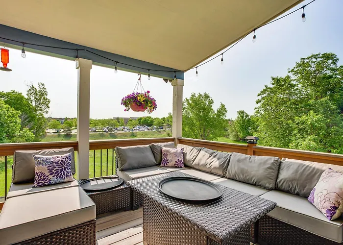 Walk To Rec Center: Spacious Highlands Ranch Home