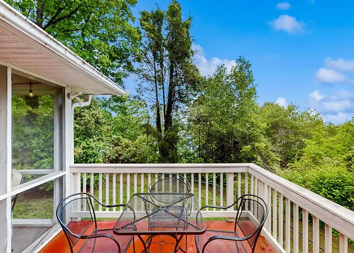 Lake Chatuge Cottage