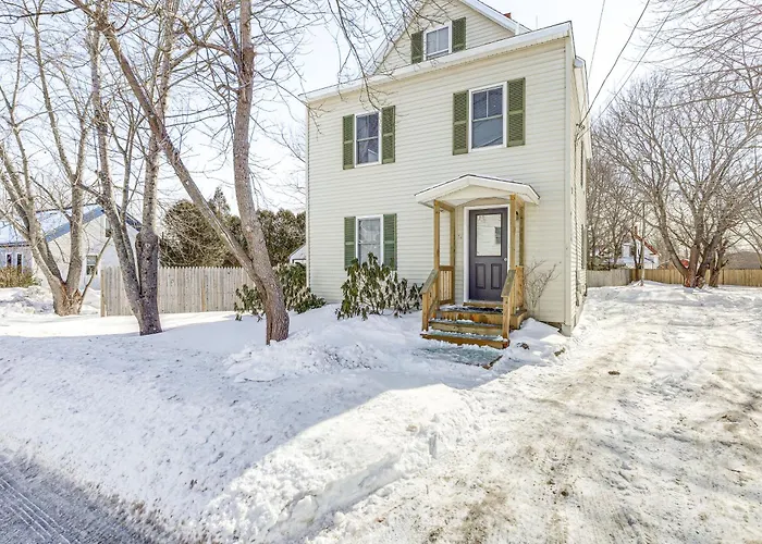 1/2 Mi To Dtwn & Harbor Park: Home W/ Large Yard!