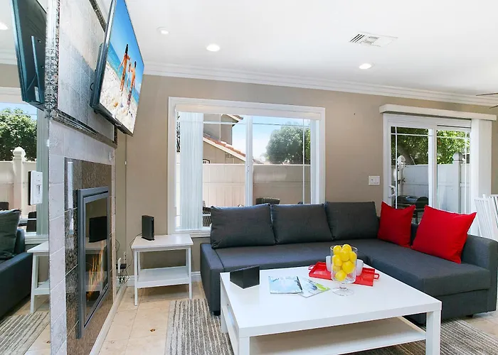 Multi-Level 2Br-Fast Wifi-Free Parking -Cm-1