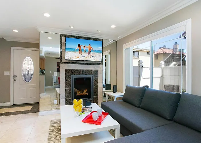 Multi-Level 2Br-Fast Wifi-Free Parking -Cm-1