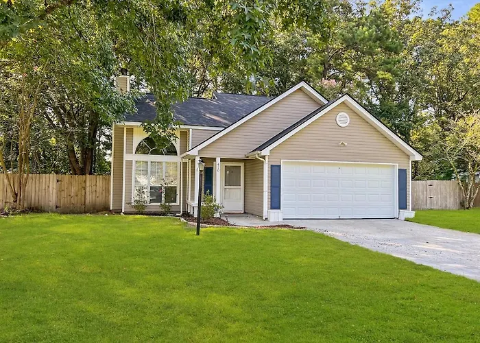 The Paramour Comfy Home With Ground Floor Bedroom And Fenced In Yard
