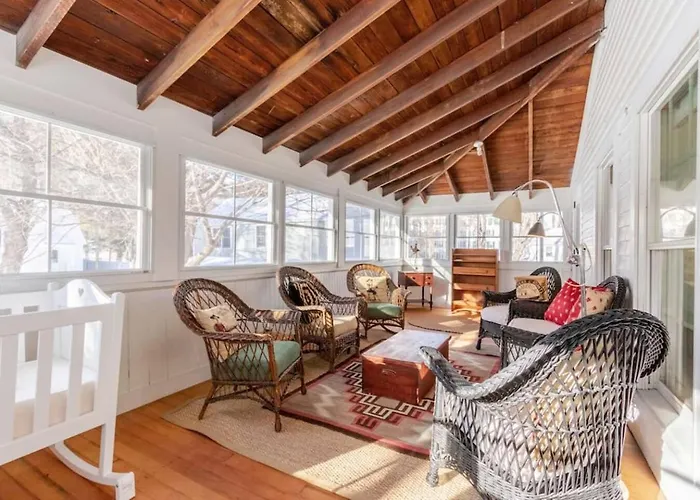 Beautifully Restored Home In Manchester Village
