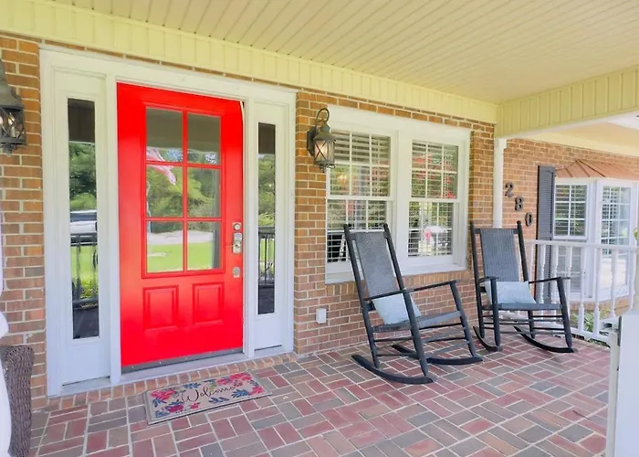 Sunlit Hideaway 3Br 2Ba House Pool