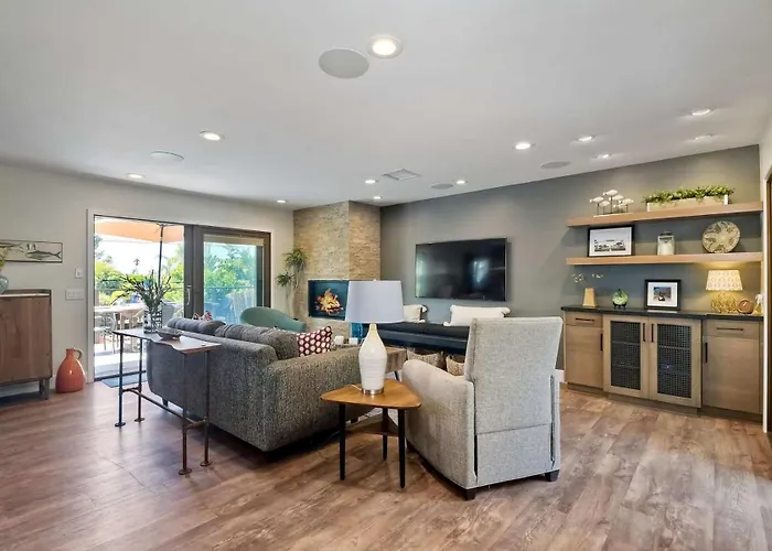 Fresh & Modern 3Br - Just Blocks From Beach