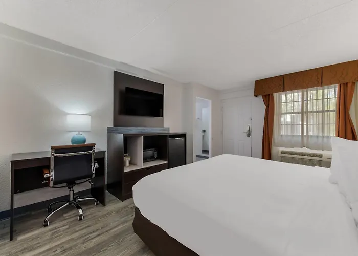 Quality Inn & Suites Airport