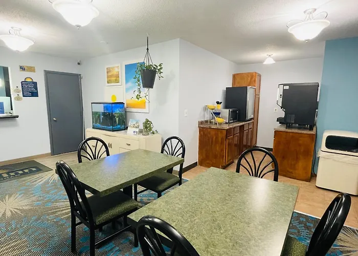 Days Inn By Wyndham Jamestown