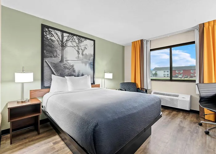 Super 8 By Wyndham Alexandria Mn