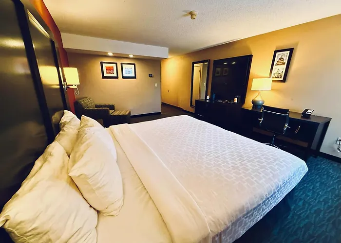 Clarion Inn & Suites Evansville Eastland Area