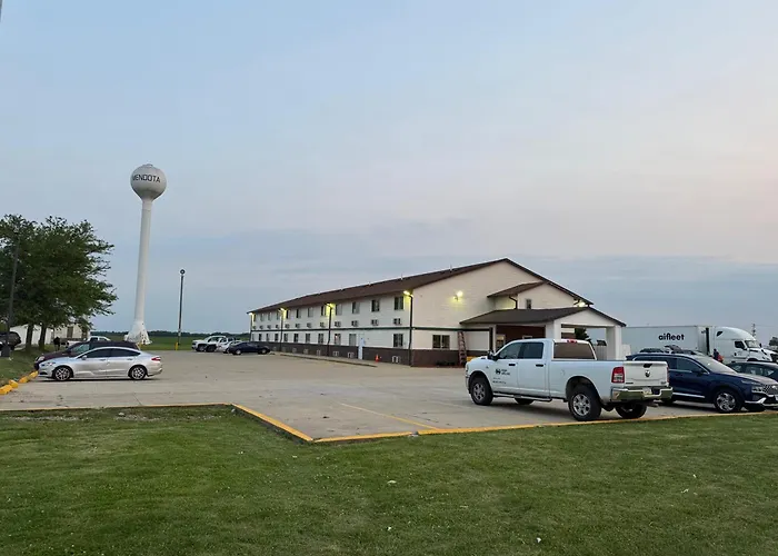 Super 8 By Wyndham Mendota I-39