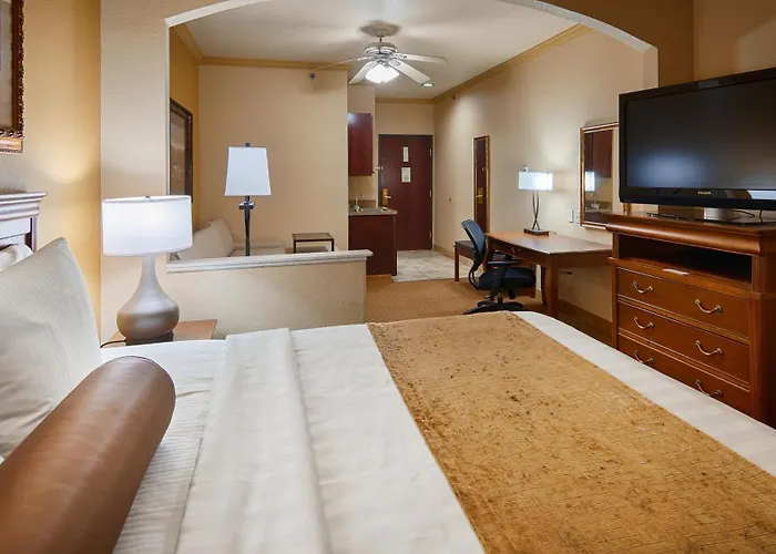 Best Western Plus Crown Colony Inn & Suites