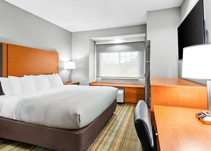 Quality Inn & Suites Bristol North