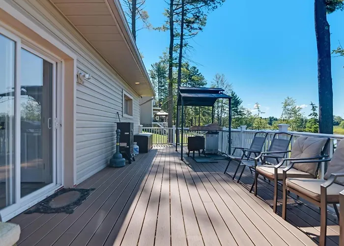 Luxury Lake Front Camelot Villa