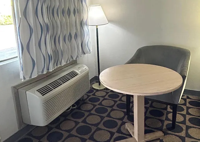 Days Inn By Wyndham Byron