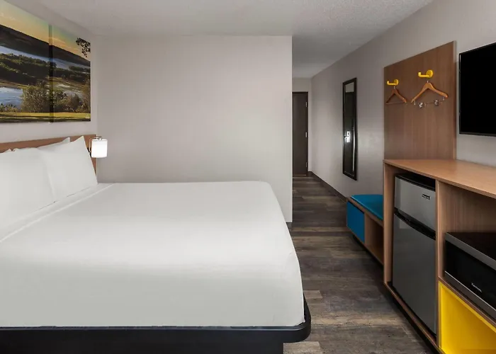 Days Inn & Suites By Wyndham Kaukauna Wi