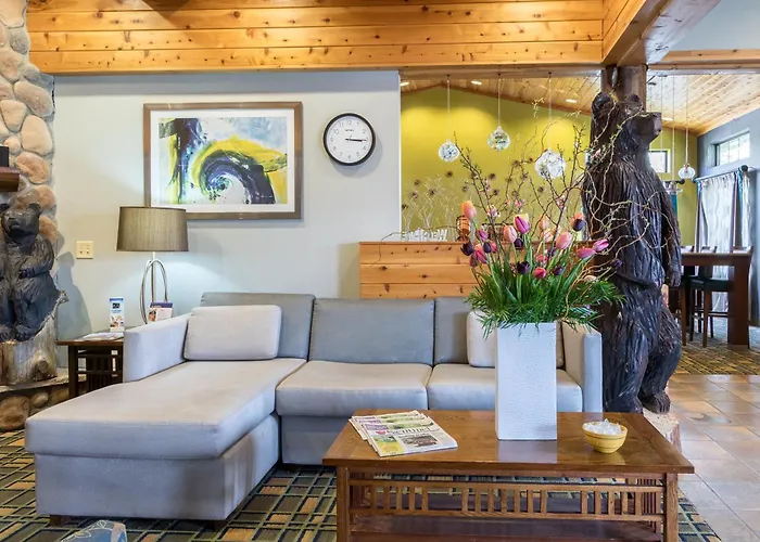 White Pine Inn & Suites
