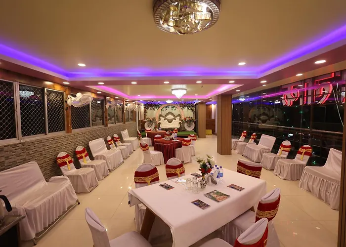 Hotel Anand Lok
