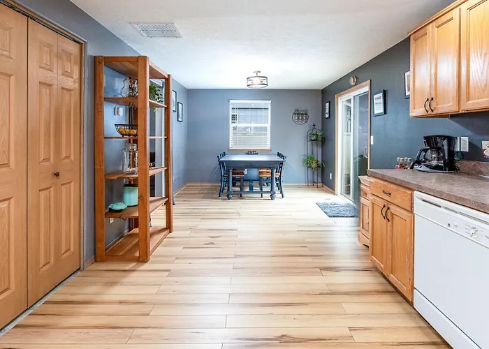 Teak- A North Albany Family Home