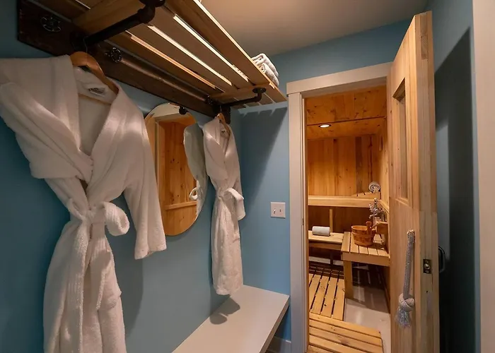 Lake Effect Lodge Dune Forest Retreat!