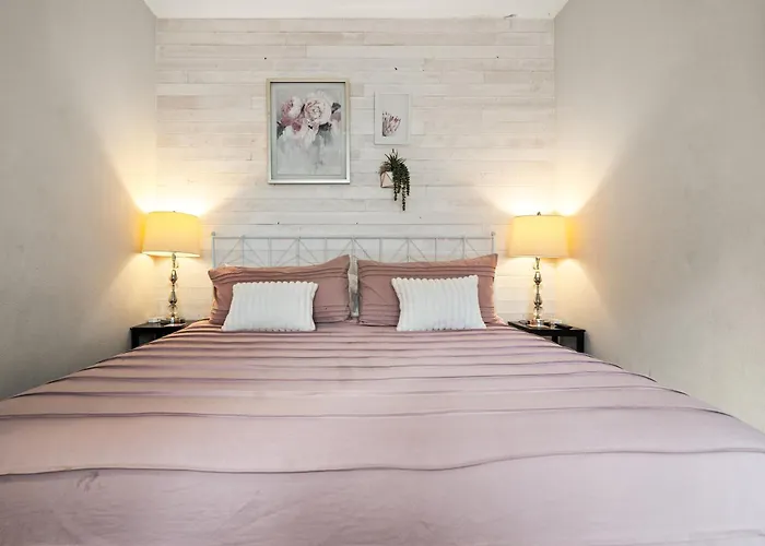 Spring Bungalow - A Cozy Getaway In Downtown Hot Springs!