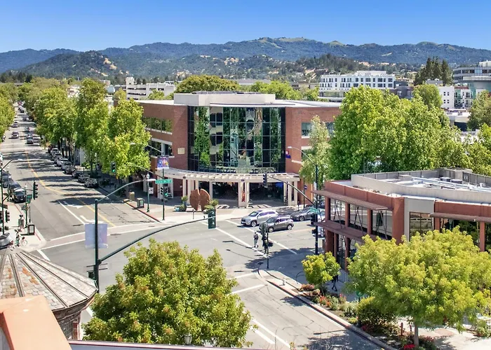 King Bed-Walk Downtown-Free Garage Parking-Laundry
