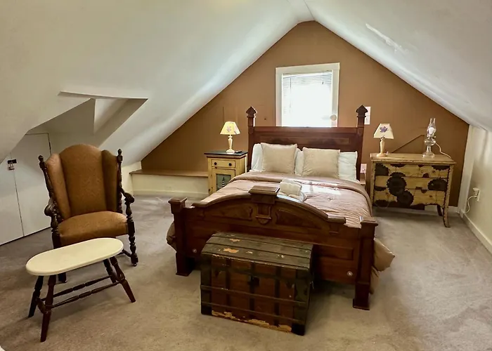 Inn On Fox Meadow - Spacious Victorian Inn