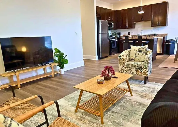 Well-Equipped 2Br Unit With Parking - Gbay 301