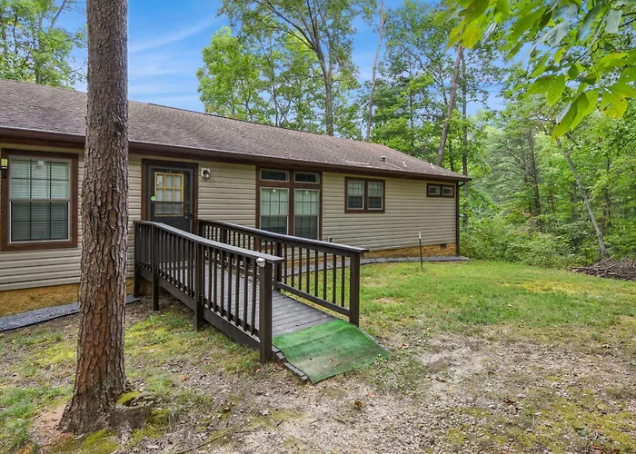 Cozy Cove Escape - Lakeside Retreat Cabin