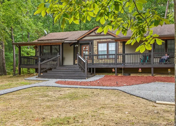 Cozy Cove Escape - Lakeside Retreat Cabin