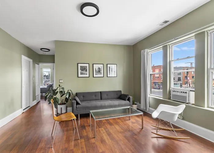 Private Room In Stylish Humboldt Park Retreat