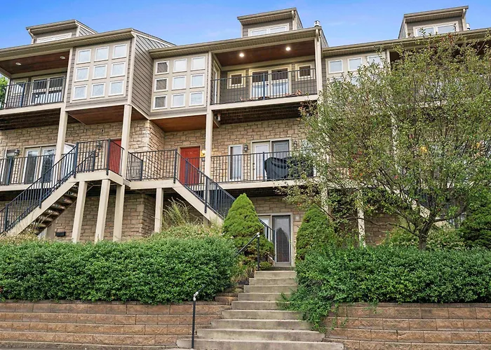 Hilltop 3Br For 10, Private Garage, Skyline Views
