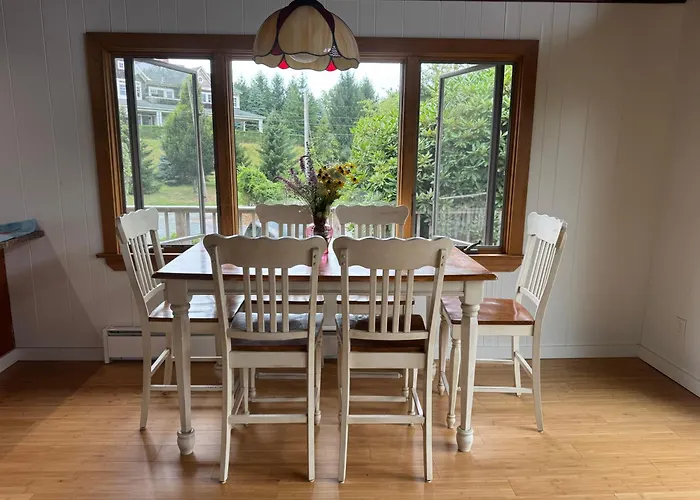 Harbor View - Newly Renovated