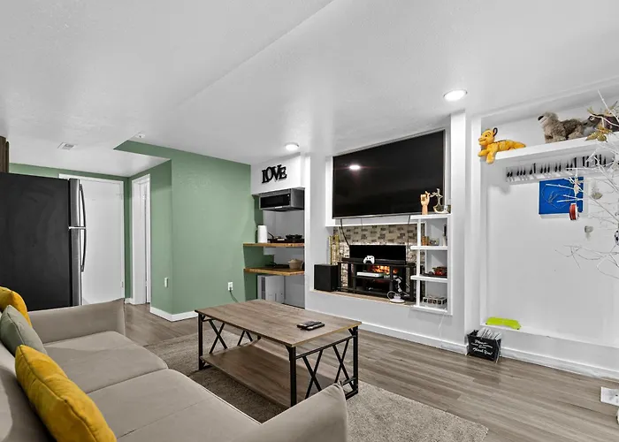 Garden Suite Two Bedroom With Hot Tub Sauna Outdoor Kitchen And Game Room