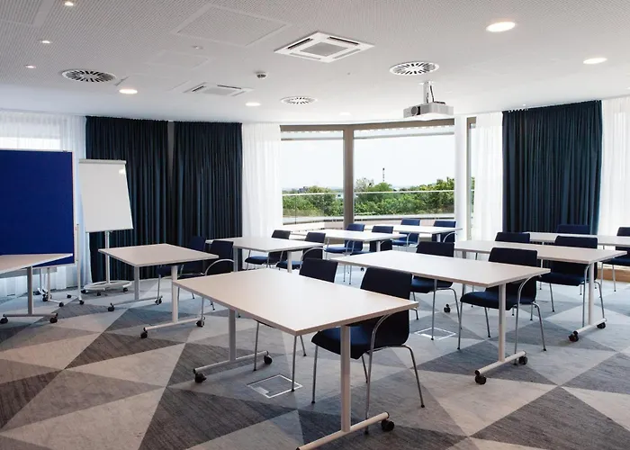 Holiday Inn Express&Suites Monheim am Rhein by IHG